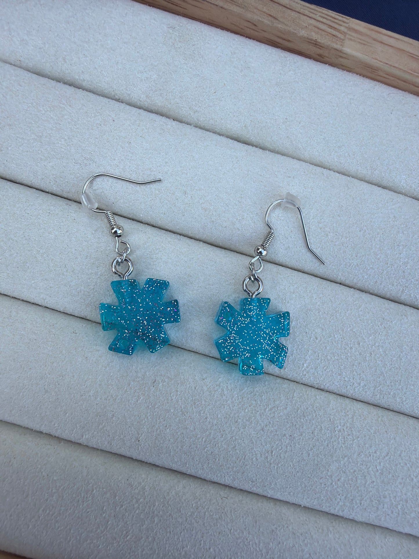 Boucle d’oreille trèfle bleu