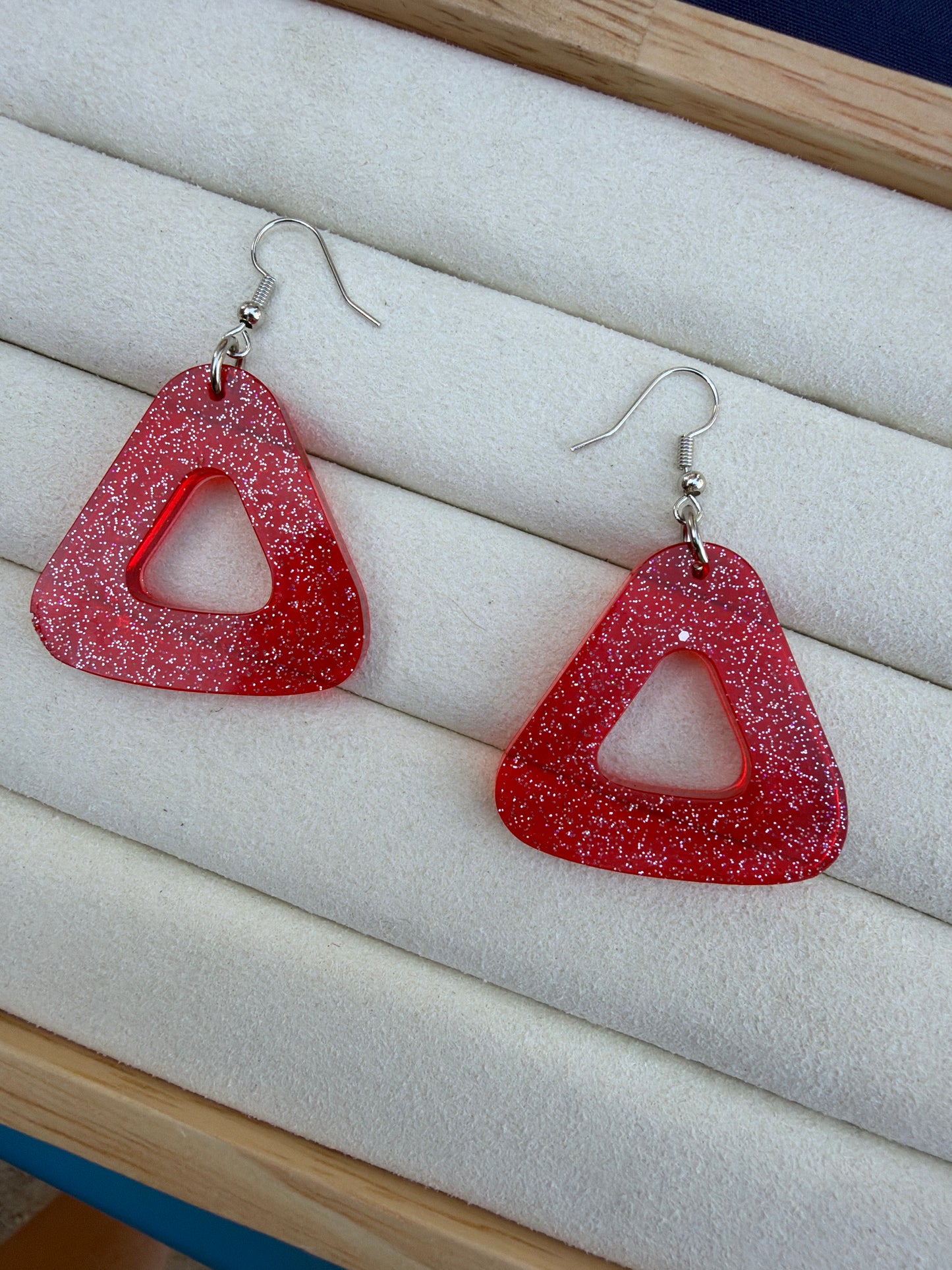 Boucle d’oreille triangle rouge