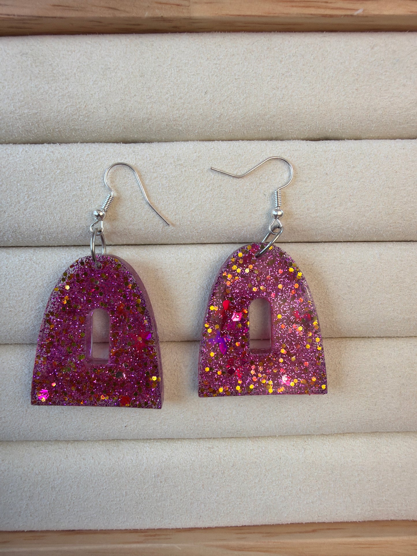 Boucle d’oreille violette 