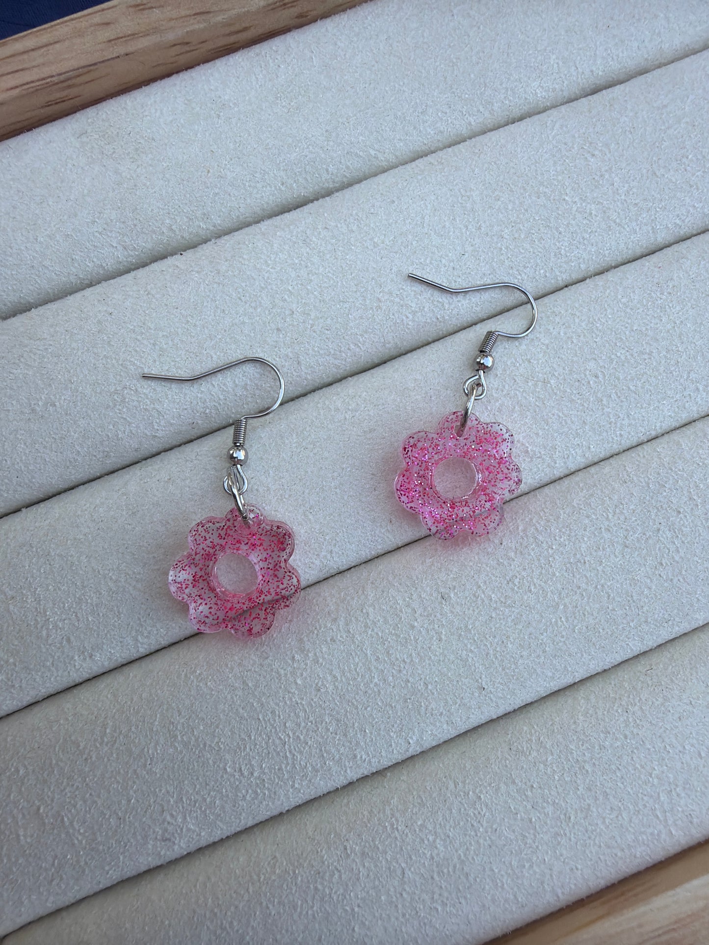 Boucle d’oreille marguerite rose