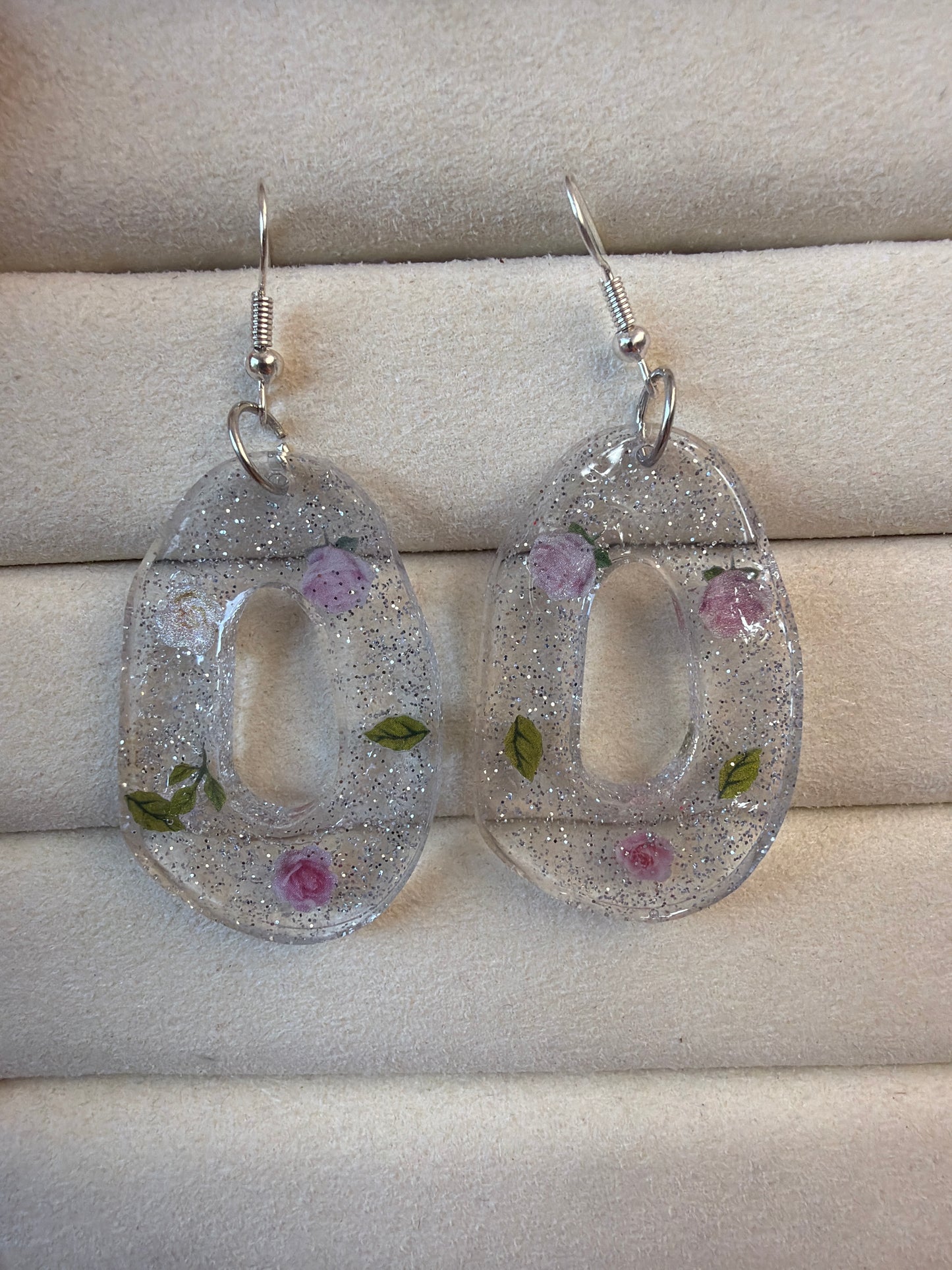 Boucle d’oreille transparente