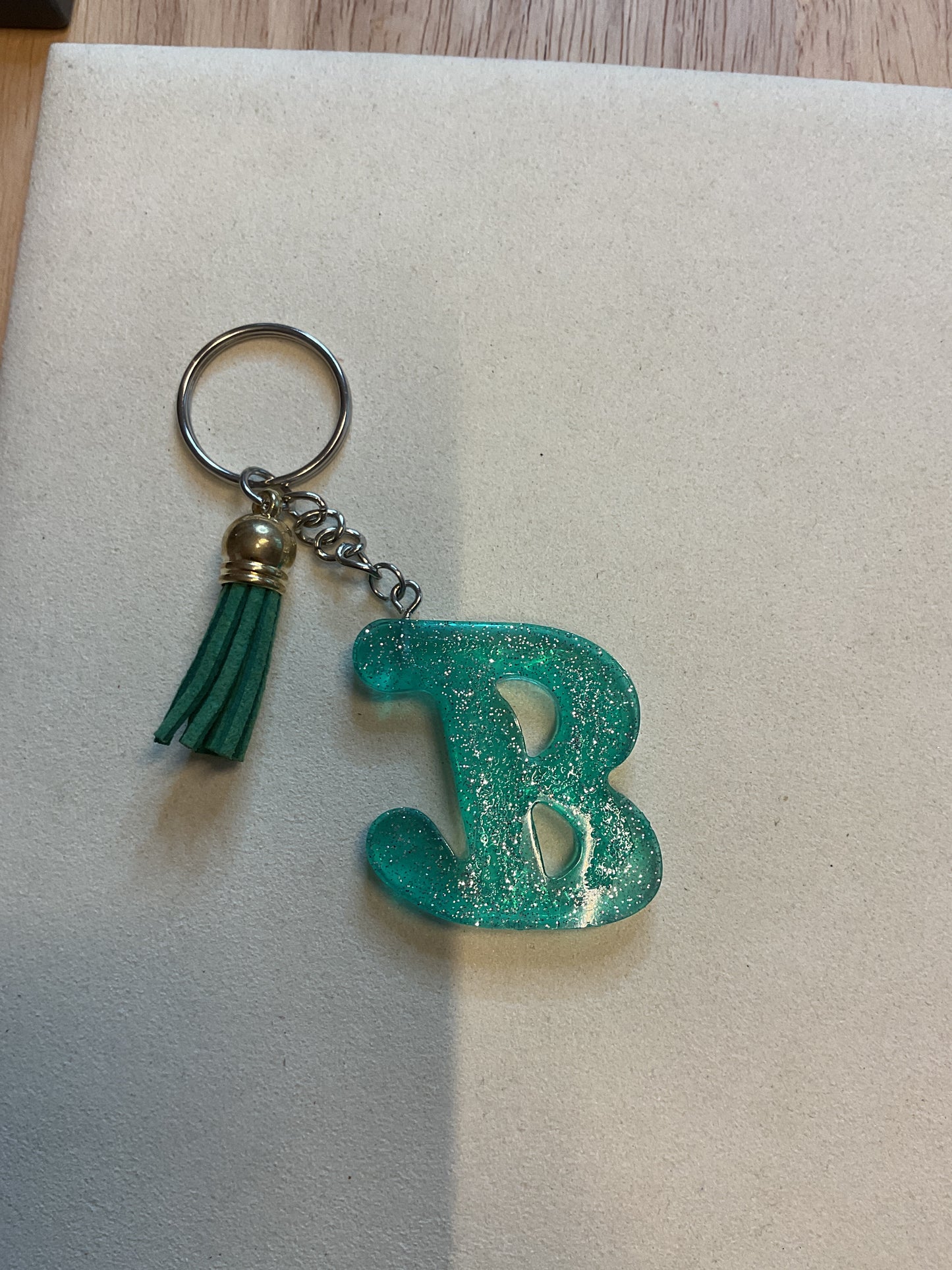 Porte cle B turquoise