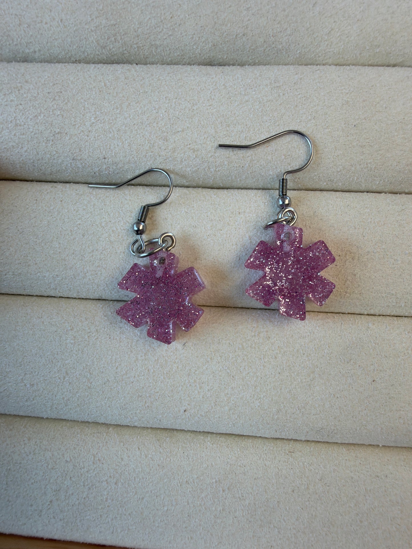 Boucle d’oreille fleur lilas