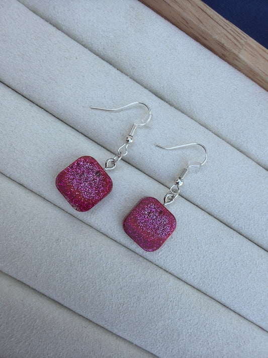 Boucle d’oreille carré rose