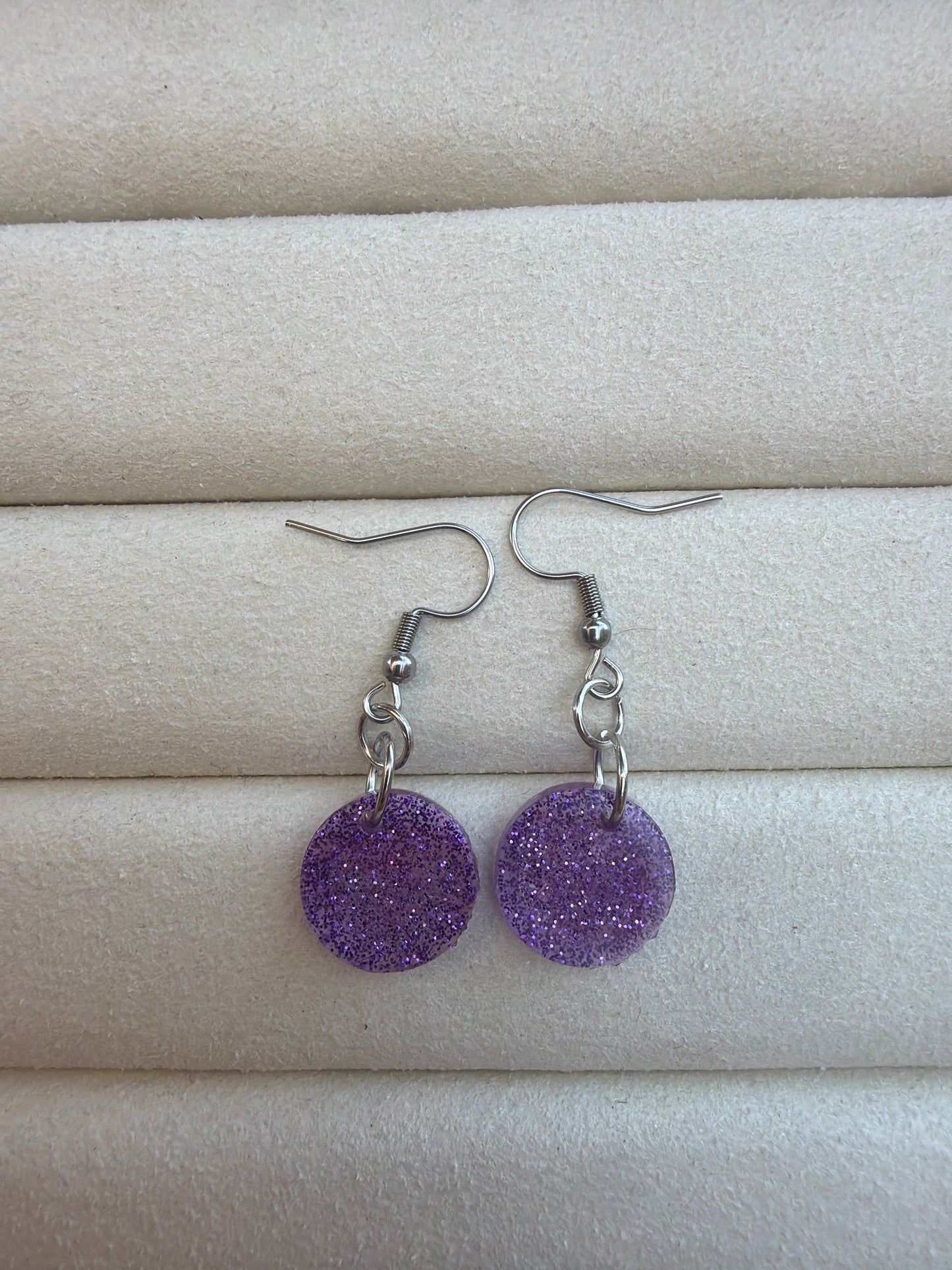 Boucle d’oreille rond violet
